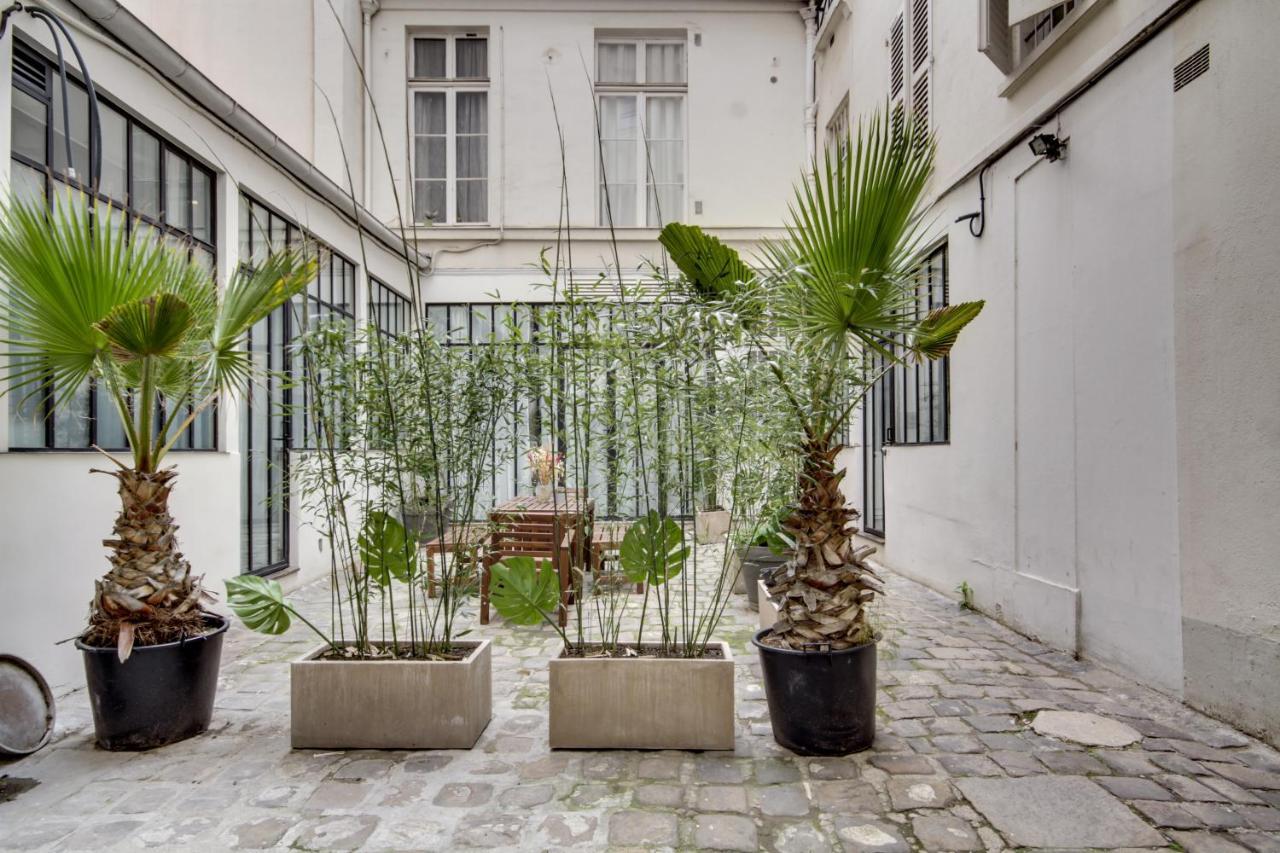 Chez Colette Canal St Martin