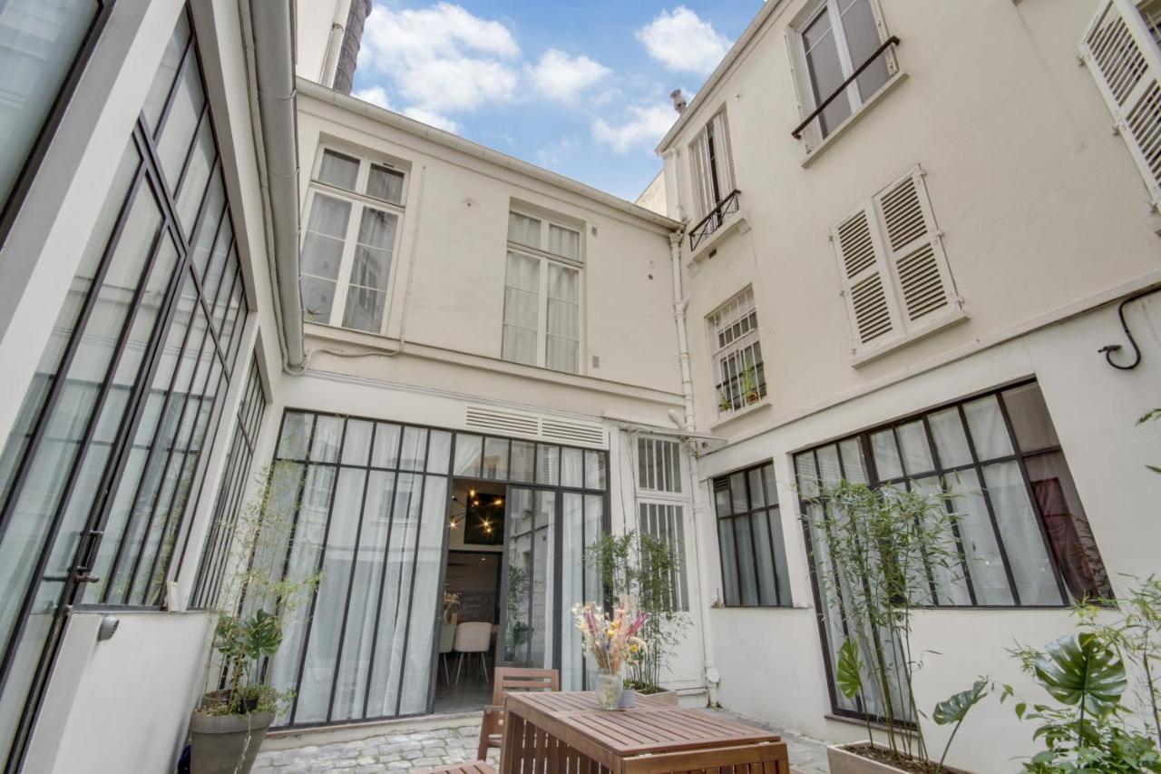 Chez Colette Canal St Martin *