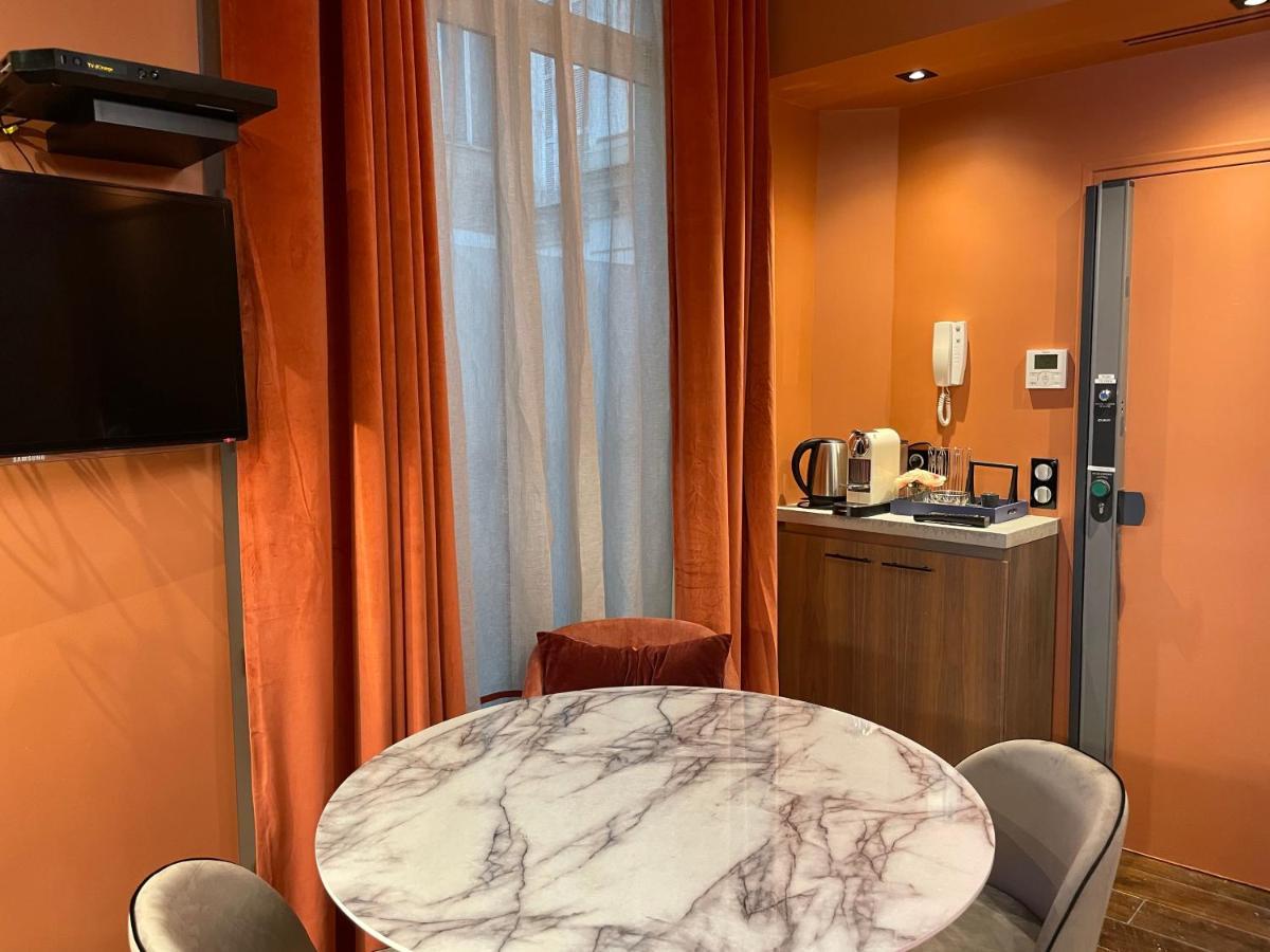 33 Marbeuf 4* Paris