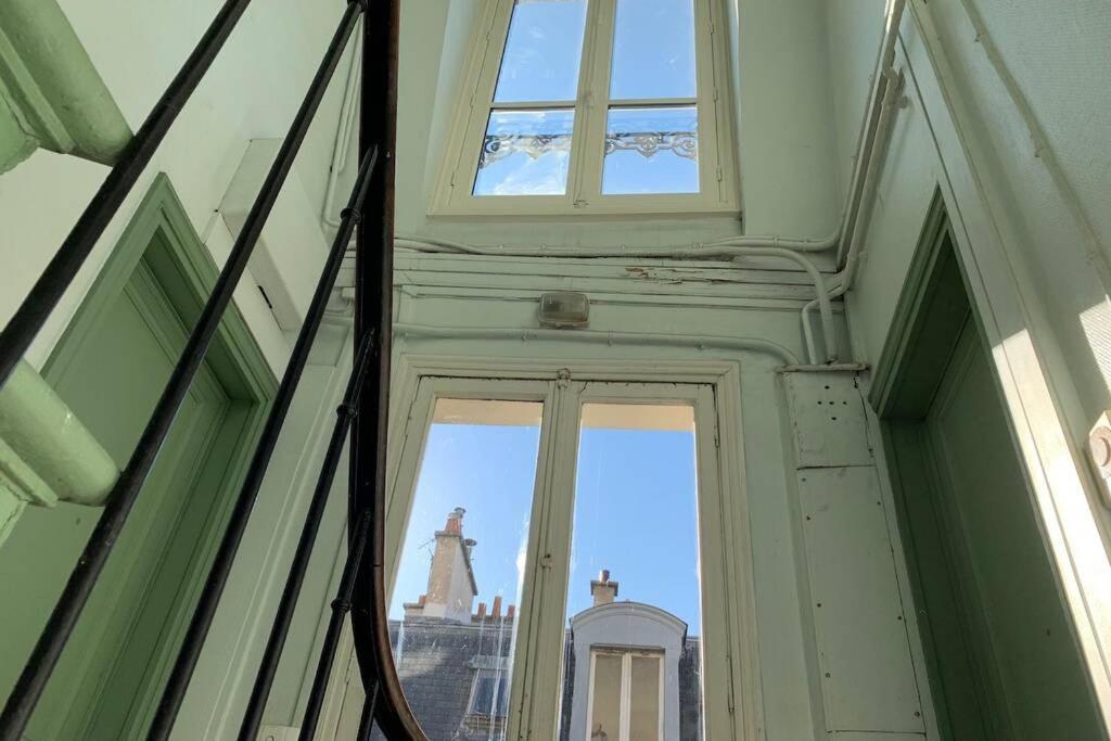 Apartment Le Studio De Martine - Wifi - 9e - 5 Min à Pied Du Moulin Rouge - 15 Min à Pied Des Galeries Lafayette Et De Montmartre Paris