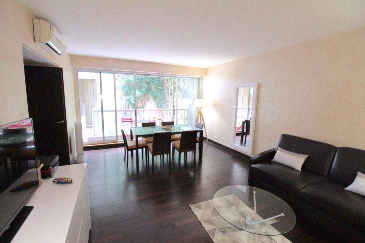 Apartment Short *