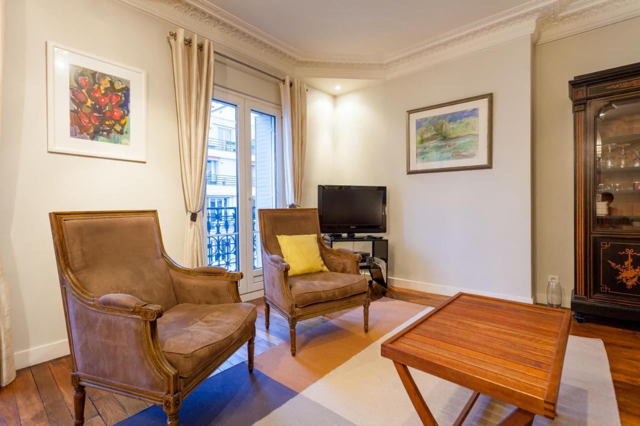 Greeter-appartement Haussmannien Avec Balcon Apartment Paris