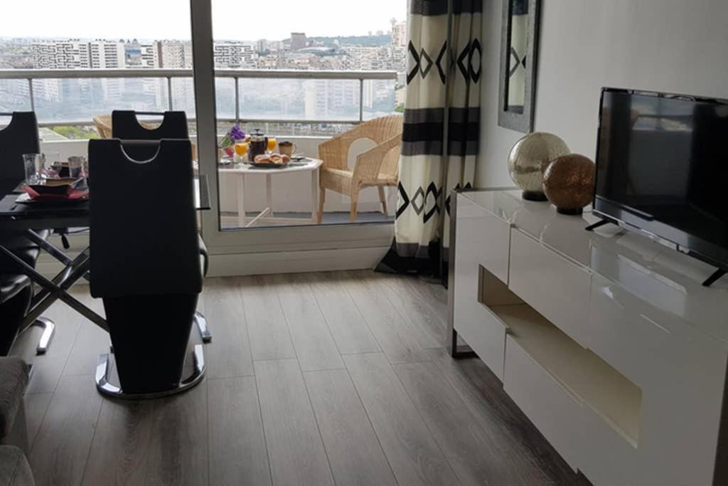 Beau Studio Renove 30m2 Balcon Vue Paris+parking Apartment