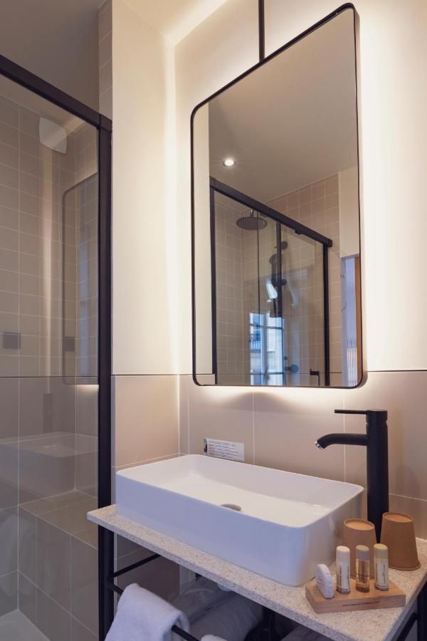 Tinah Paris, Champs Elysees Hotel
