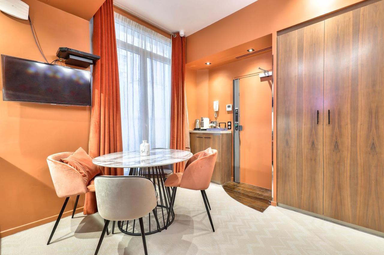 Chez Oscar Apart’hôtel Champs Elysées 4*