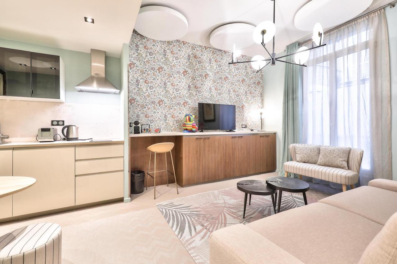 33 Marbeuf 4* Paris