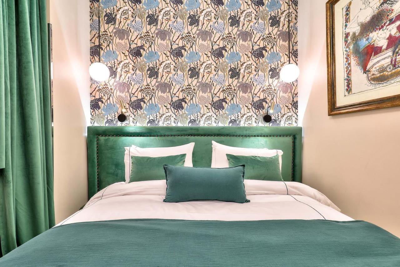33 Marbeuf Aparthotel Paris