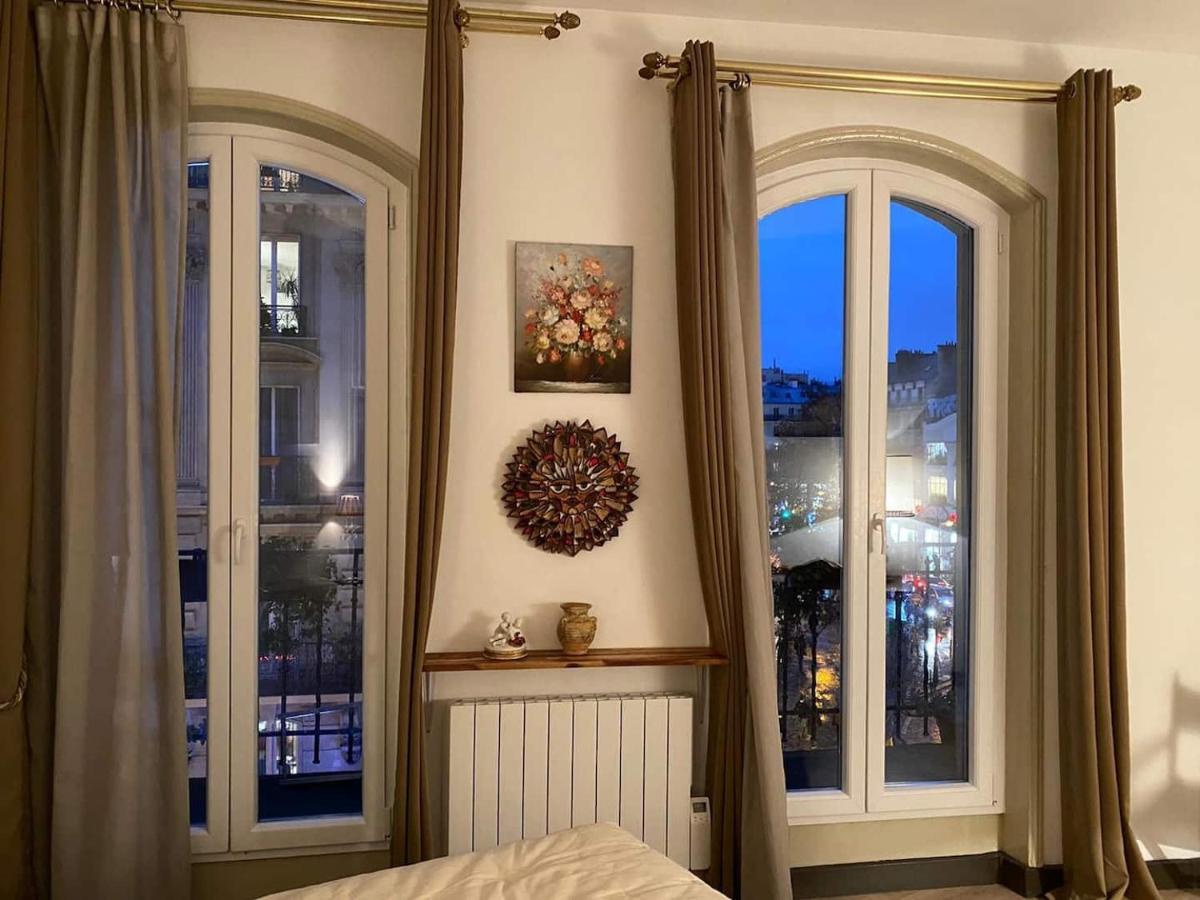 Romantic In Appartement Paris