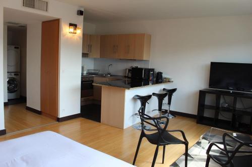 Apartment Short *