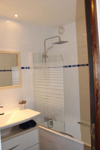Short Apartment