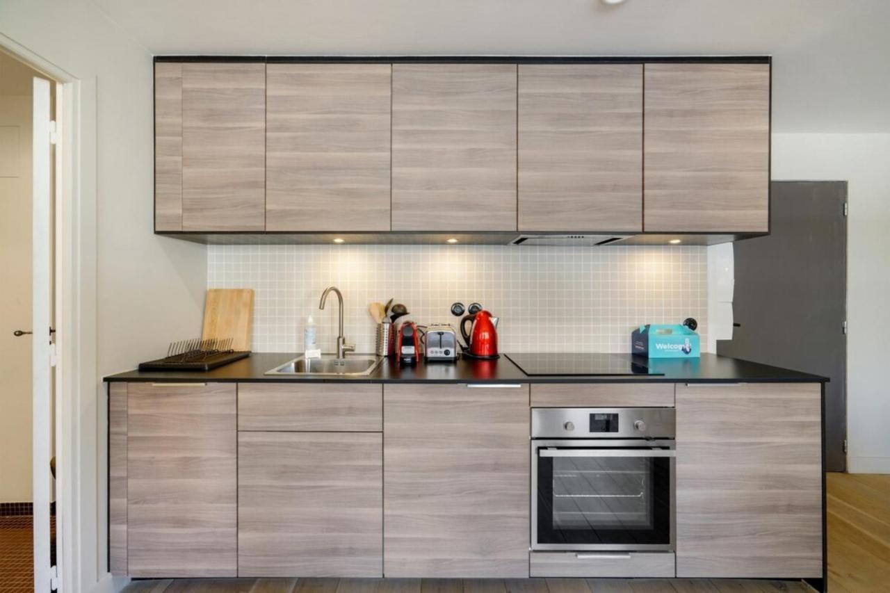 Beautiful 1 Bedroom Near Eiffel Tower Apartment