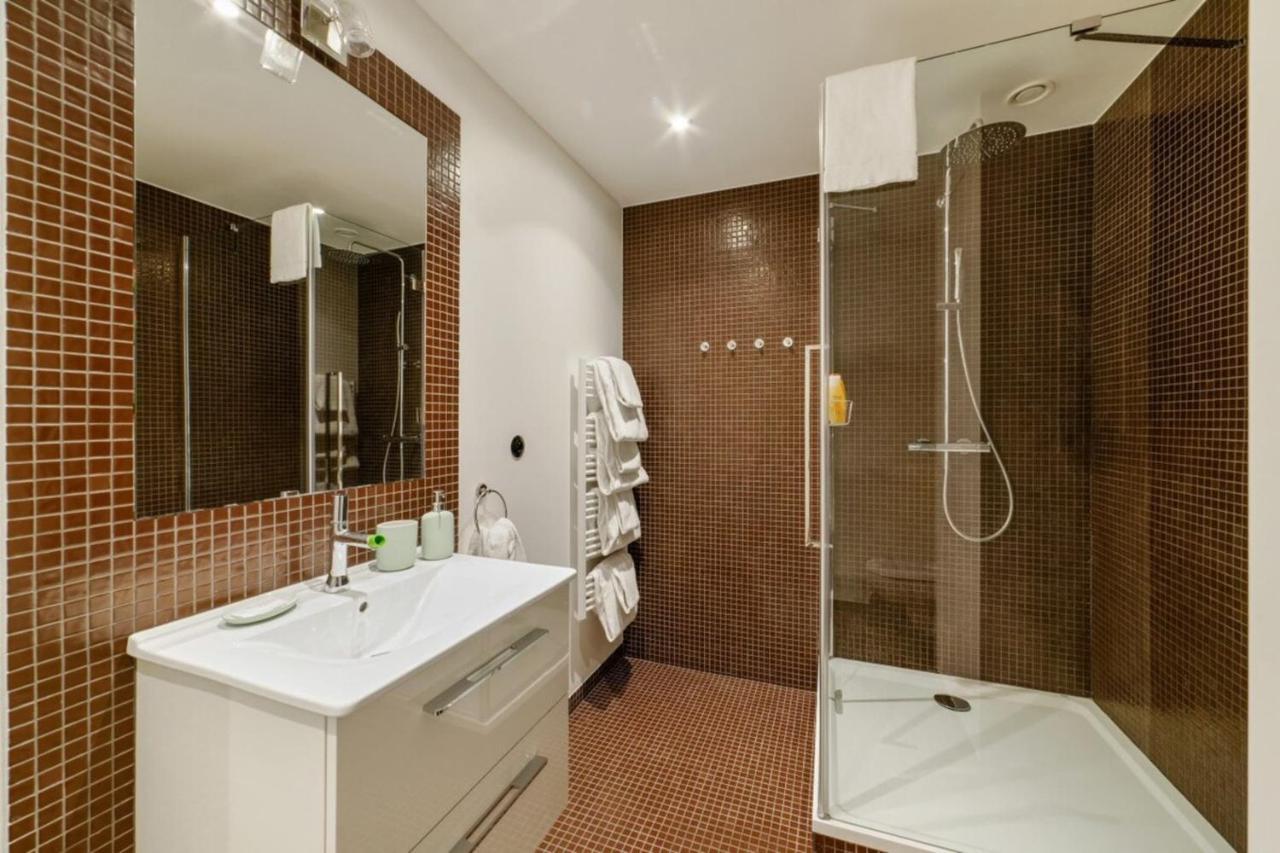 Beautiful 1 Bedroom Near Eiffel Tower Apartment