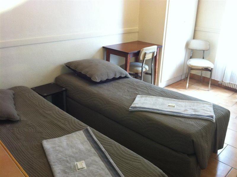 Hipotel Bordeaux Menilmontant Hotel 3*