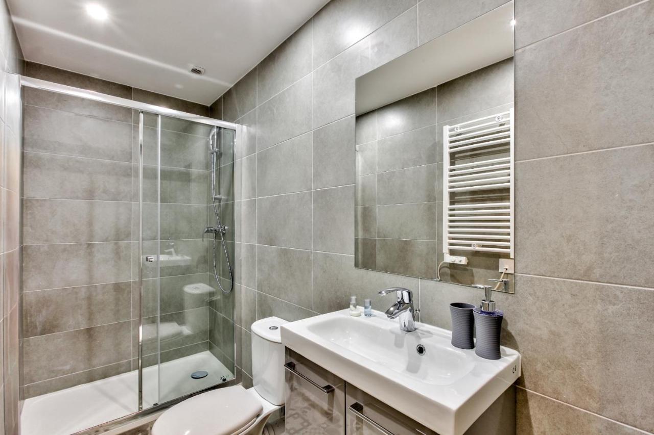 Apartment 14 Luxury Flat Eiffel Design 1