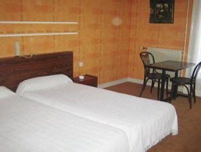 Hipotel Buttes Chaumont Belleville Hotel 3*