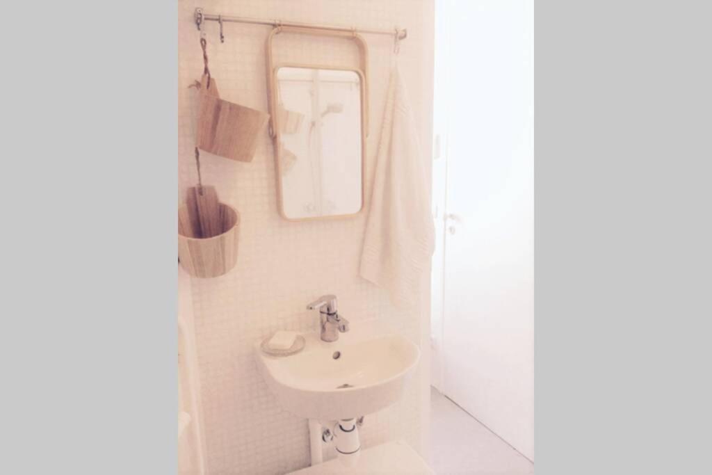 Apartment Small Arty Menilmontant Paris