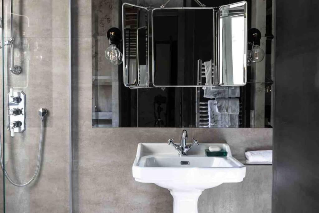 Amazing Design Flat - Le Marais - With View Apartment