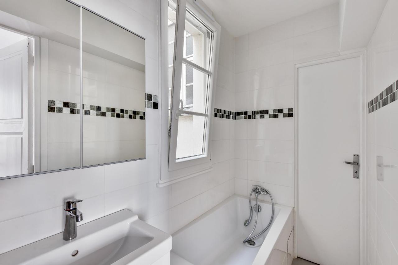 Design With Terrace By Weekome Appartement