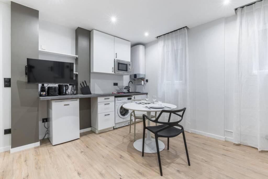 Hsh Versigny-mairie Du 18eme Cosy Studio 2p Appartement