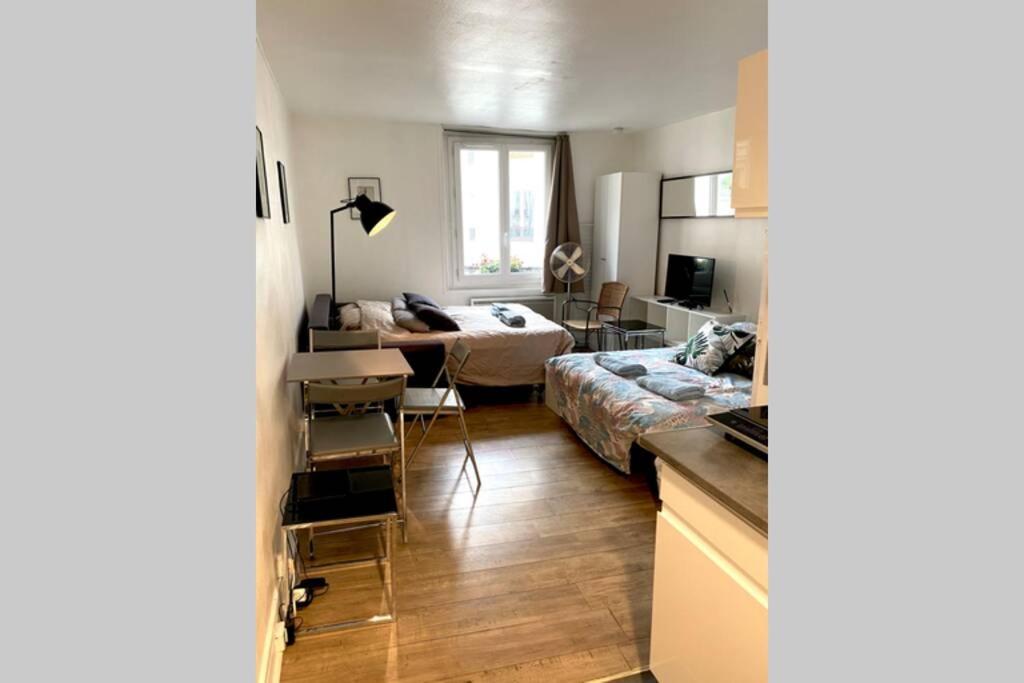 Large, Hyper Central Studio. Historical * Paris