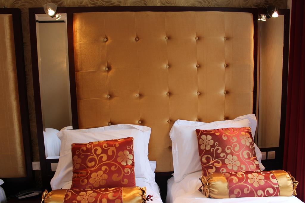 Hotel Des Buttes Chaumont Paris