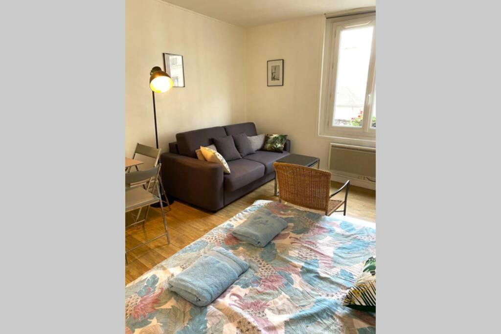 Large, Hyper Central Studio. Historical Apartment Paris