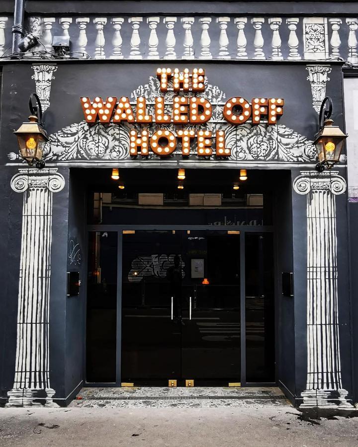 Walled Off Paris