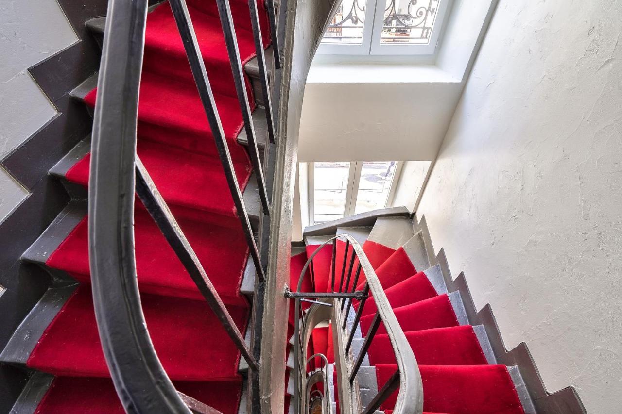 Pretty Mezzanine In The Heart Of * Paris