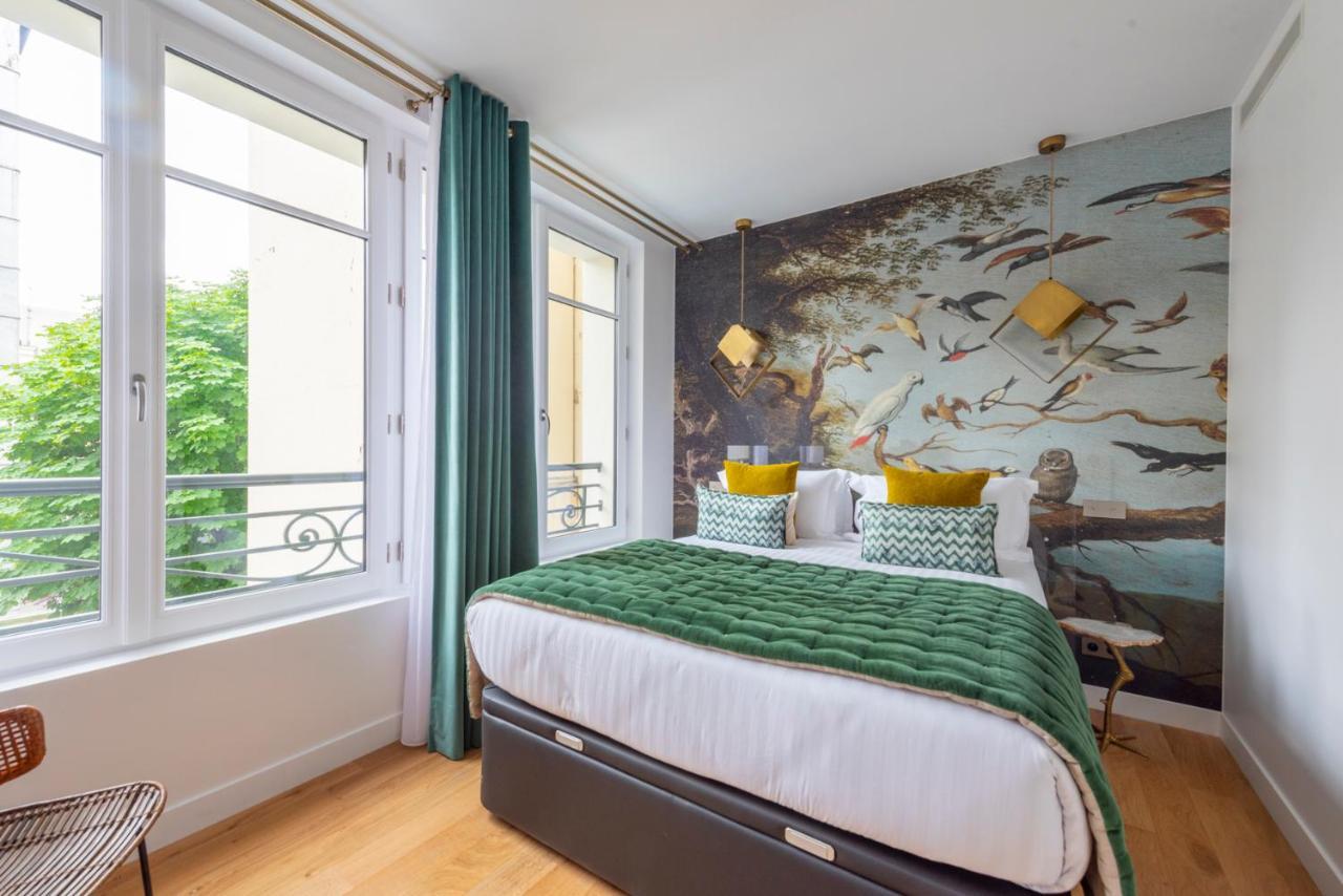 O'lord, 4 Etoiles, De Luxe Champs-elysees