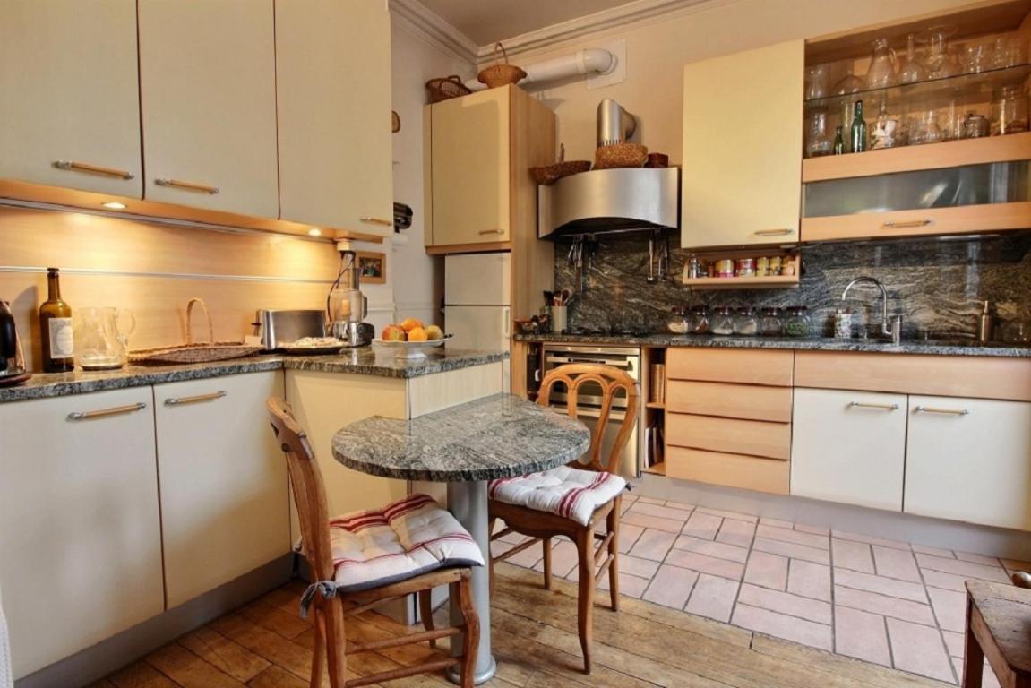 207535 - 4 Personnes Champ De Mars