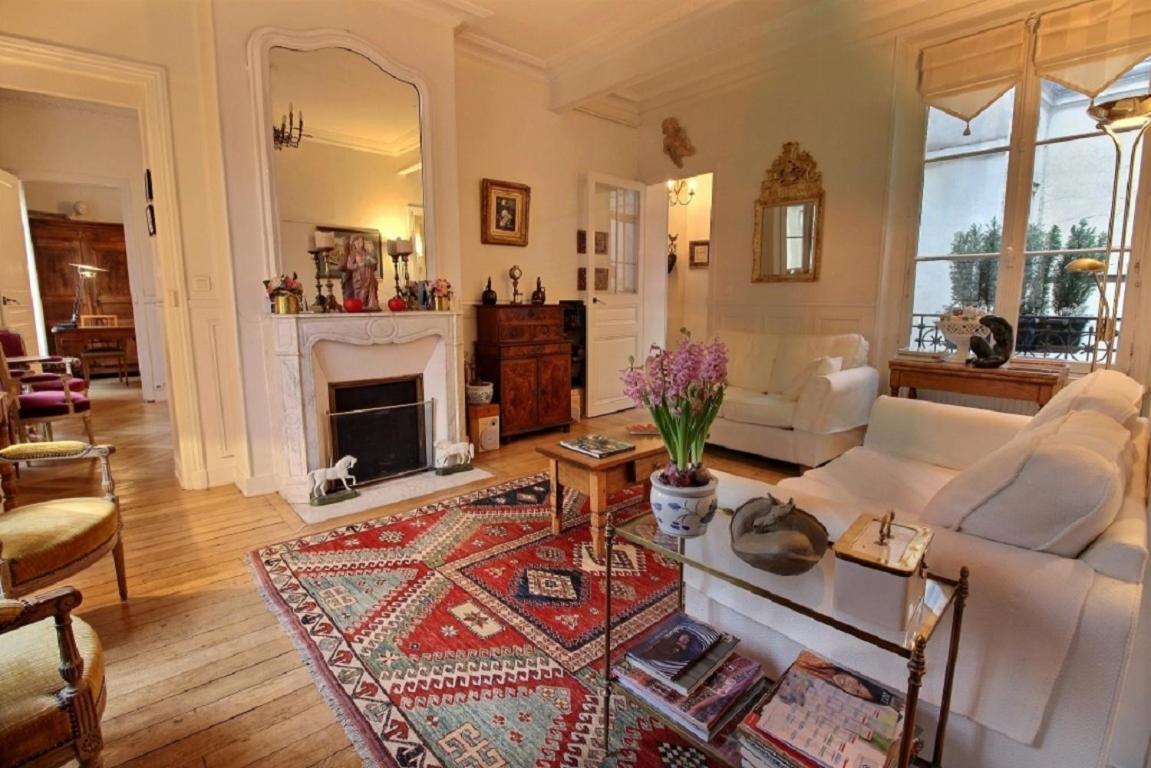 207535 - 4 Personnes Champ De Mars