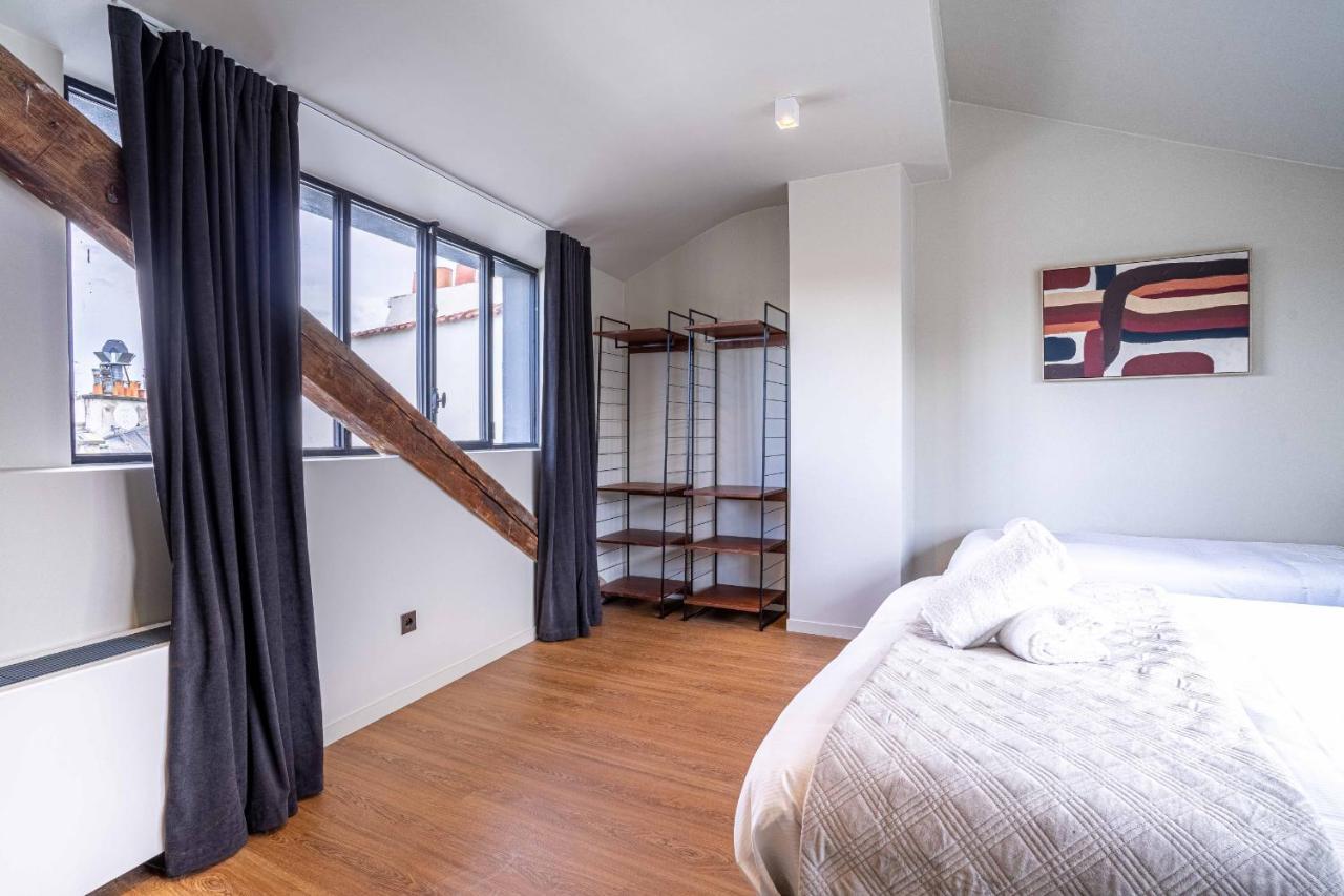 135 - Urban Five Star In Center Of