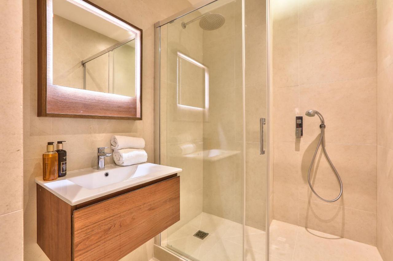 119 - Urban Spacious Sebastopol Apartment *