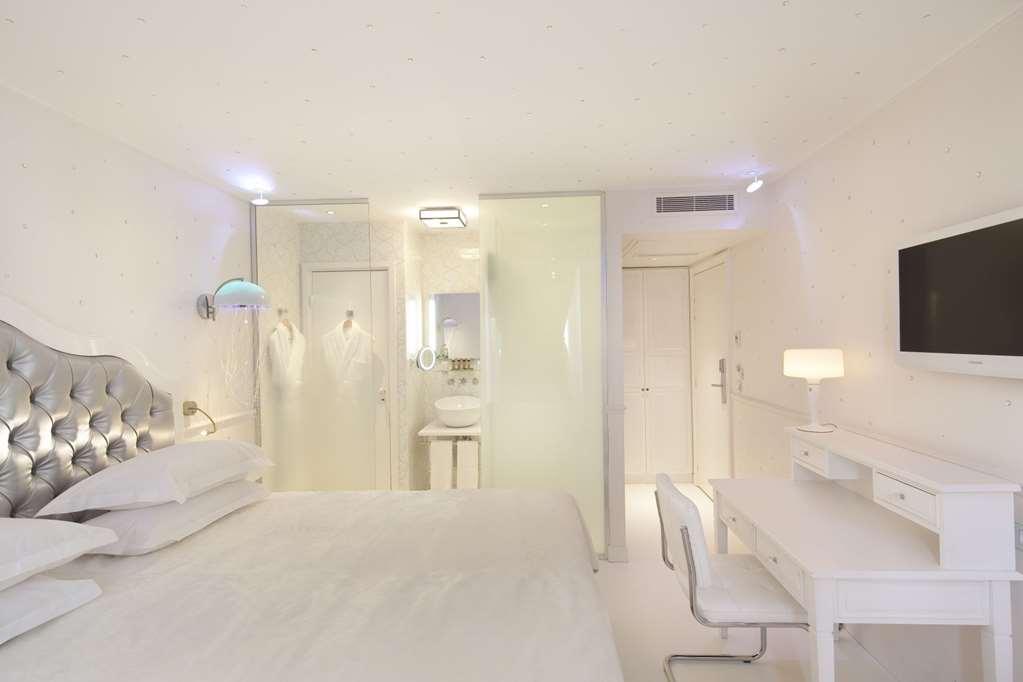 Le Petit Beaumarchais & Paris