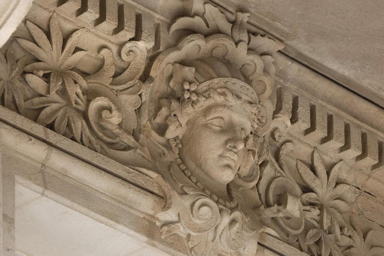 La Demeure Montaigne Hotel Paris