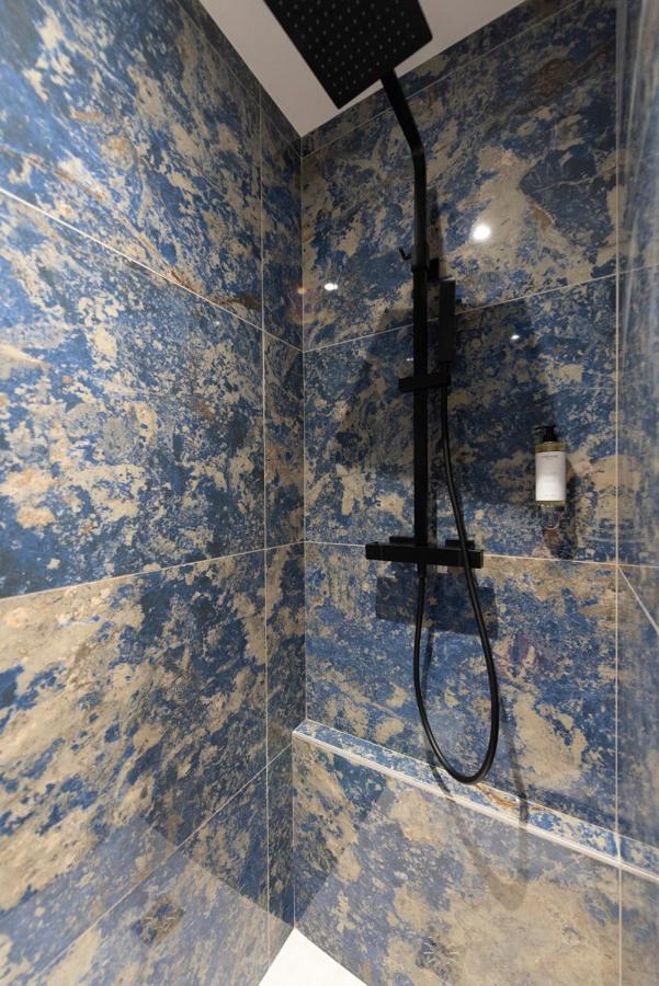 O'lord, 4 Etoiles, De Luxe Champs-elysees