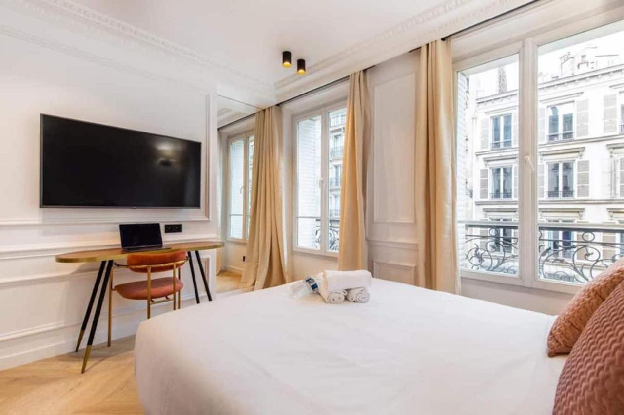 Newly Rebuilt By Architect - Center Of Apartment *