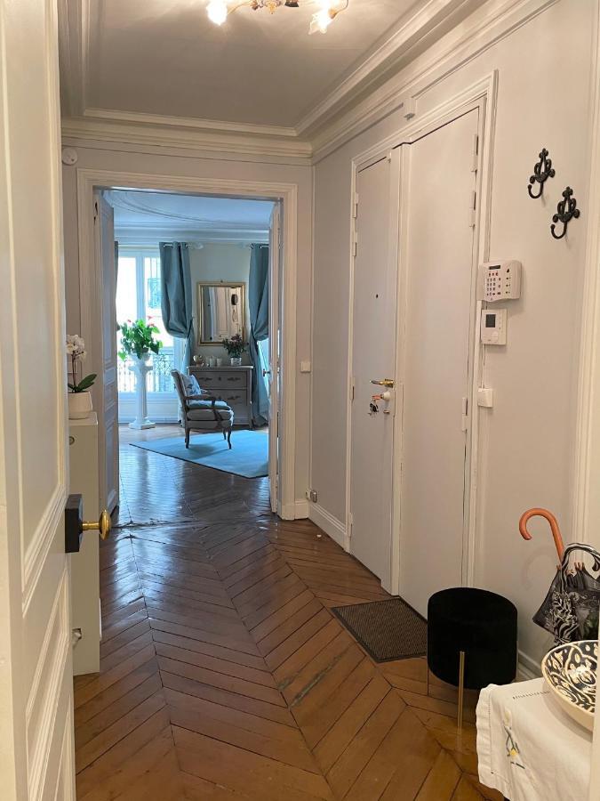Two-Bedroom Apartment Champs-Elysees Apartment Paris