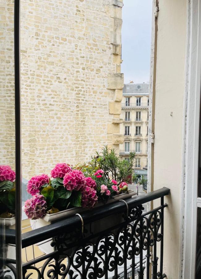 Apartment Two-Bedroom Apartment Champs-Elysees *