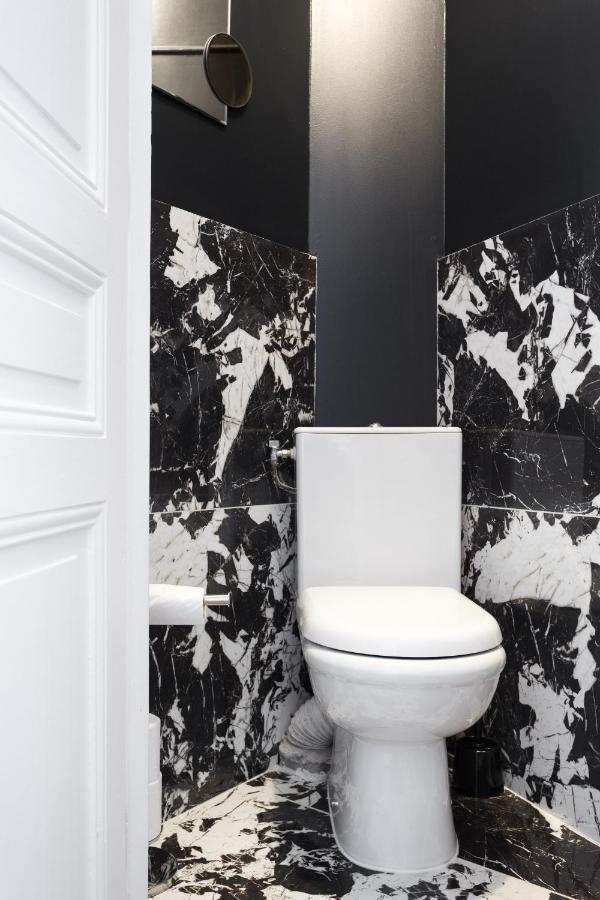 Bright And Newly Renovated 2 Bedroom Apartment, Hip & Paris, Montmartre-opera Paris
