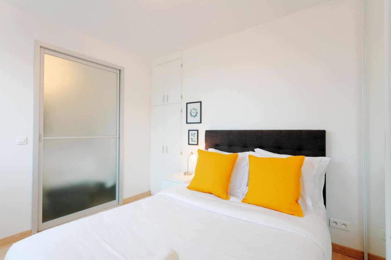 Eiffel Tower View - Private Apartment Paris