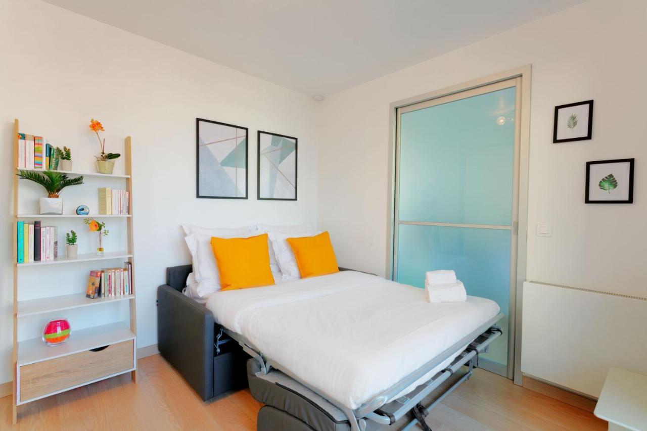 Eiffel Tower View - Private Apartment Paris