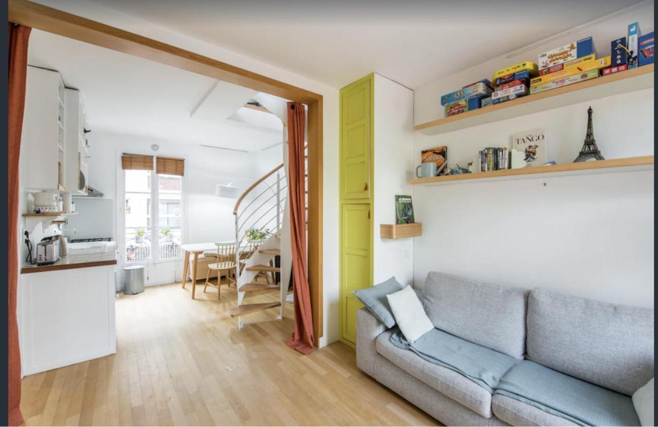 Petit Lumineux Et Atypique à 14. Appartement Paris