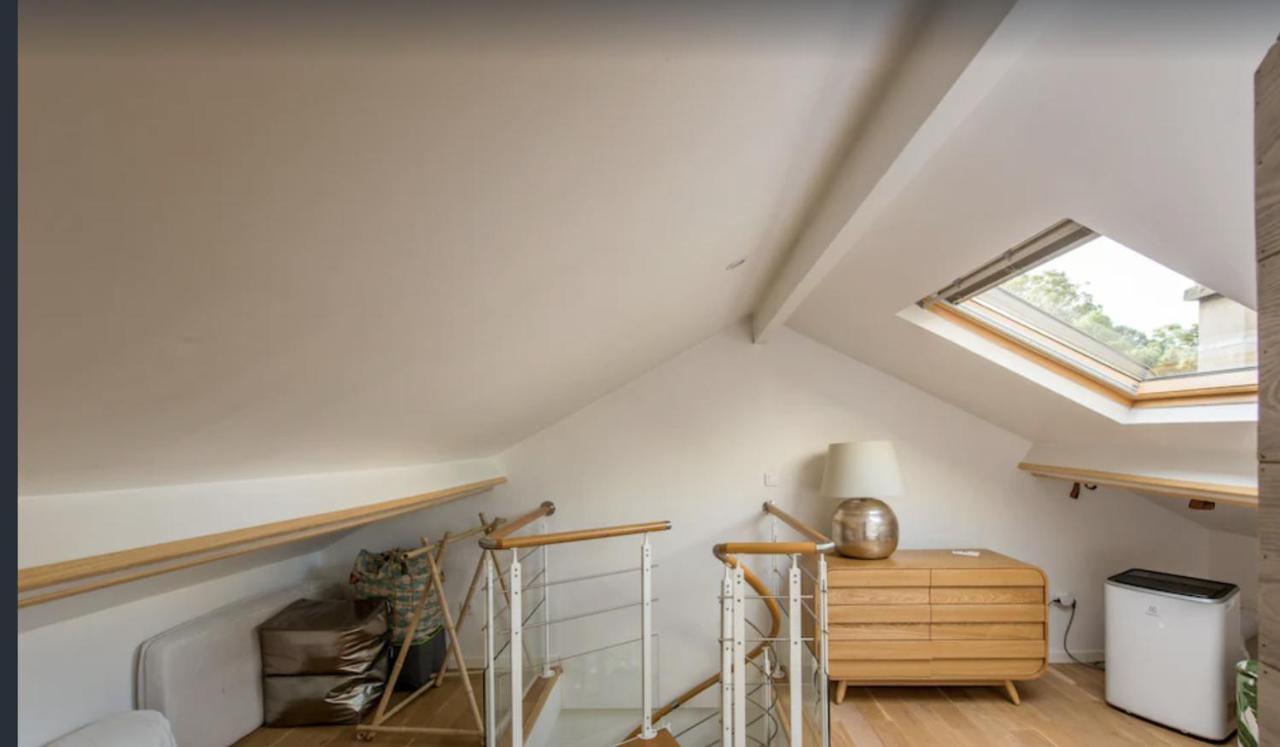 Petit Lumineux Et Atypique à 14. Appartement Paris