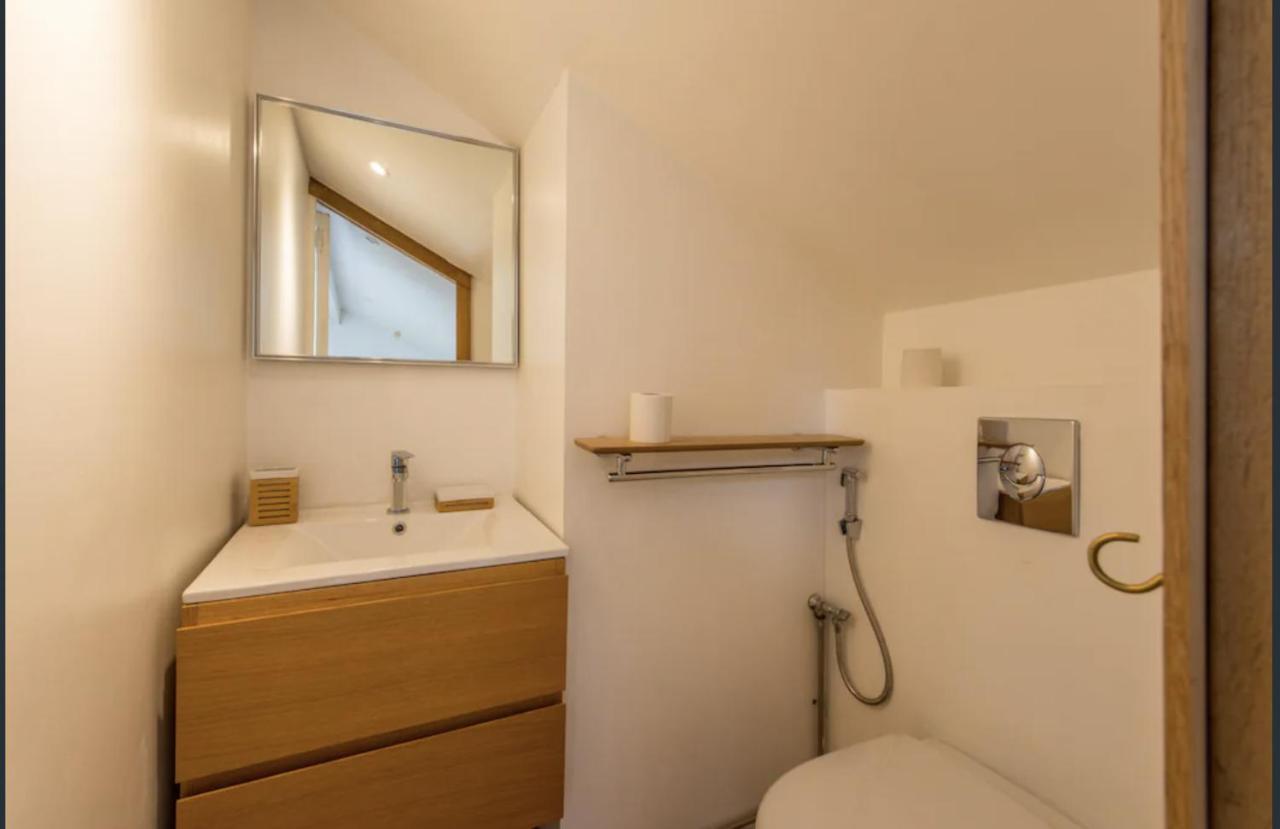 Appartement Petit Lumineux Et Atypique à 14.