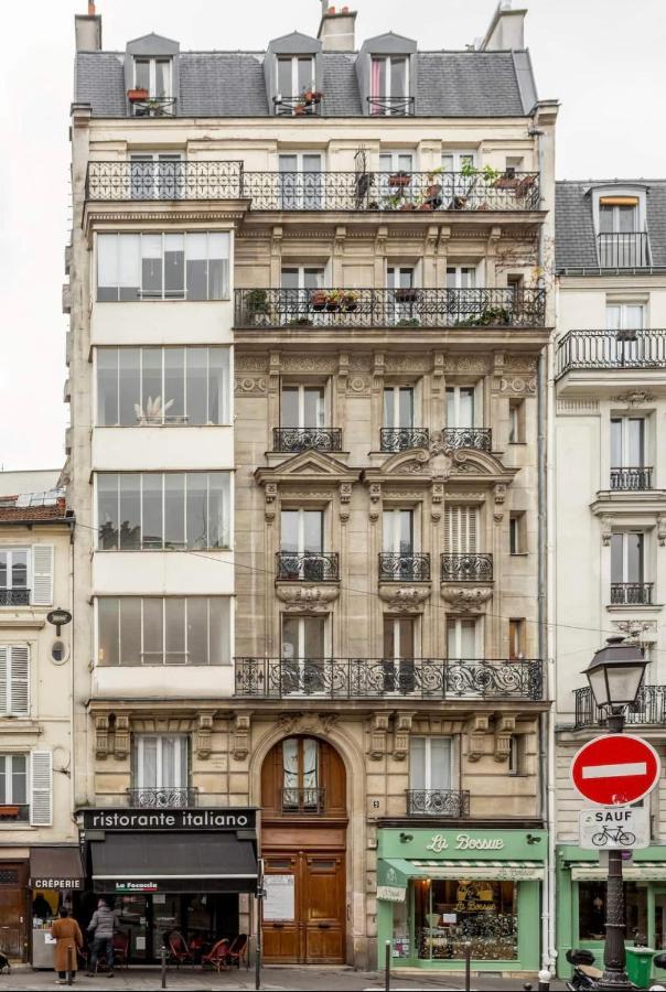 Abbesses - Superbe Avec Cheminées Appartement Paris