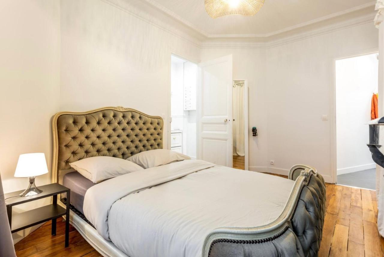Abbesses - Superbe Avec Cheminées Appartement
