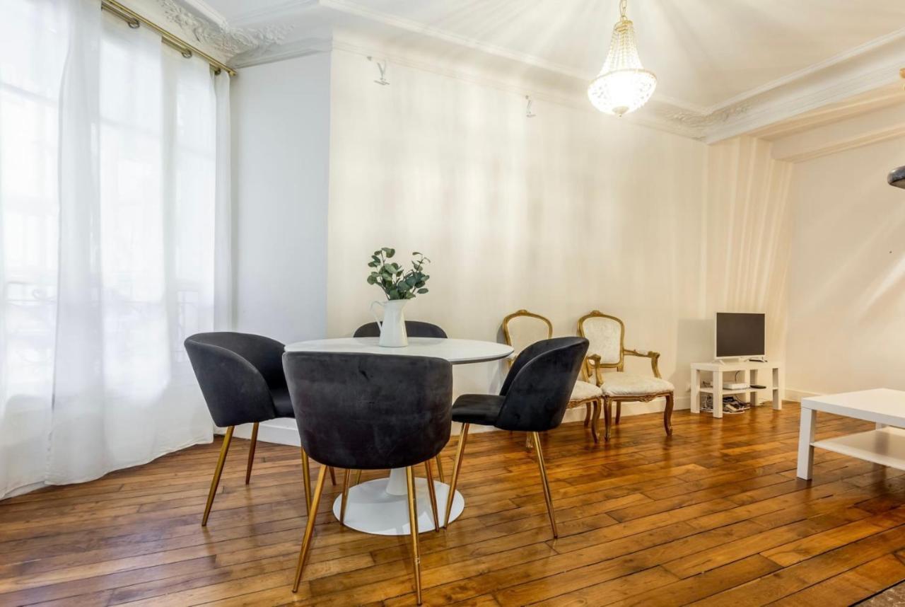 Appartement Abbesses - Superbe Avec Cheminées Paris