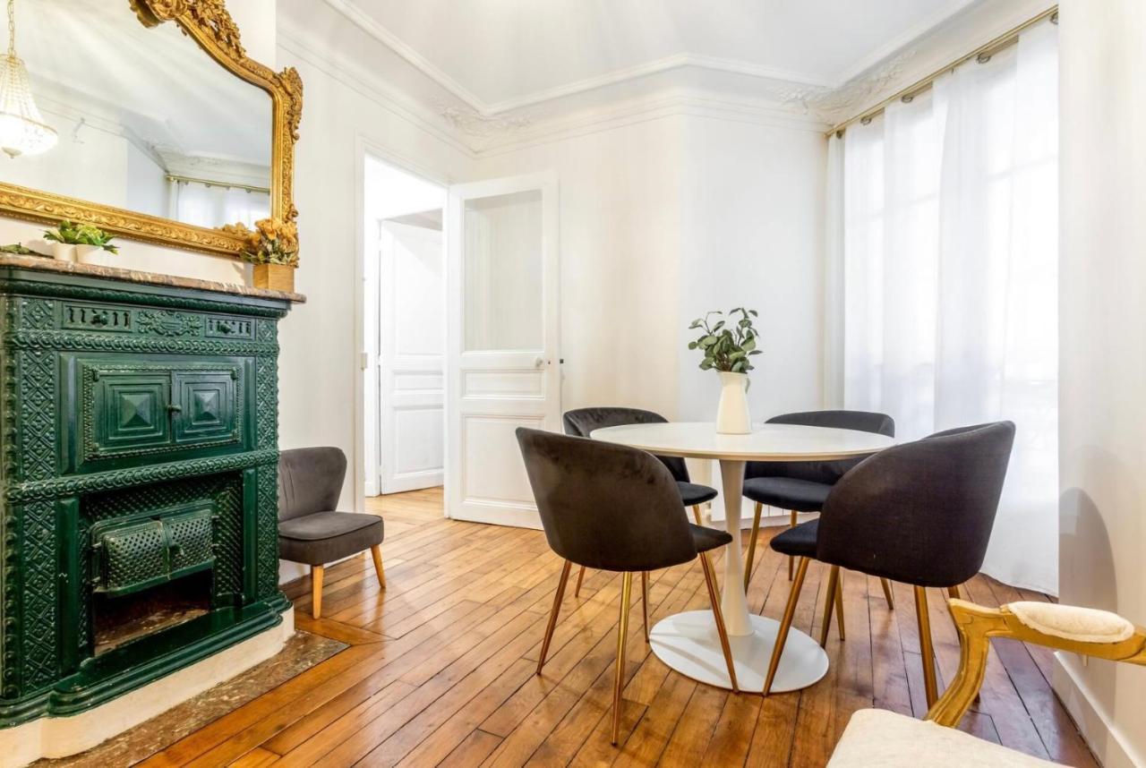 Abbesses - Superbe Avec Cheminées Paris