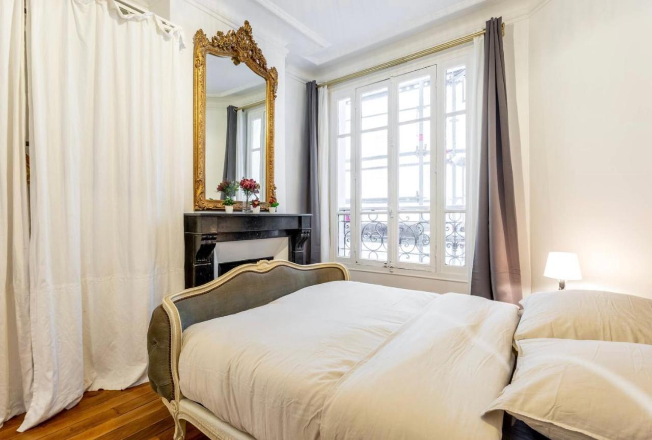 Abbesses - Superbe Avec Cheminées * Paris